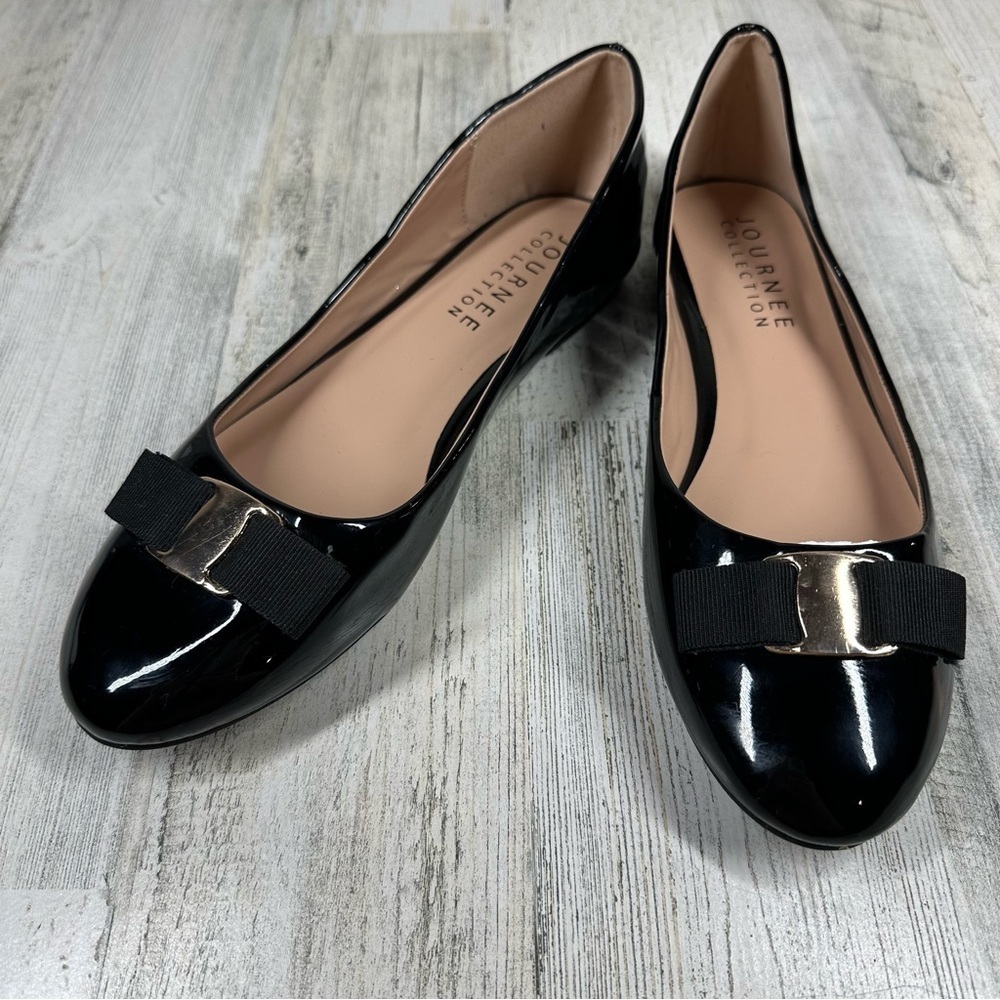 New Journee Collection Women's Patent Round Toe Flats #210